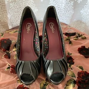 Candie’s size 10 leather peep toe heels